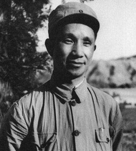 与粟裕彪炳的战功交相辉映的，是他高尚的品格。
一生之中，即便受到误解与批评，粟裕