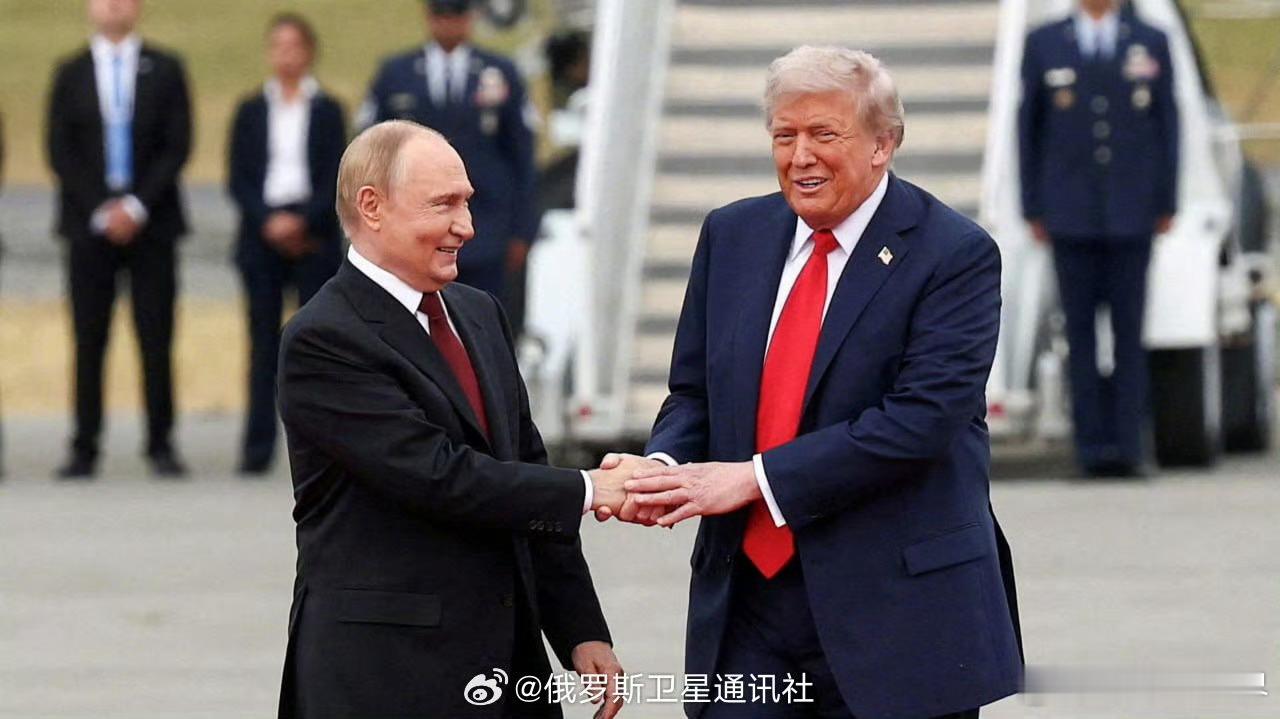 【克宫：普京已祝贺特朗普圣诞节快乐，向其发去贺电】俄罗斯总统新闻秘书佩斯科夫向记