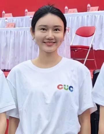 龙洋能挑起央视一姐大梁吗？答案是肯定的，原因有三：一是周涛董卿后无人可用，矬子里
