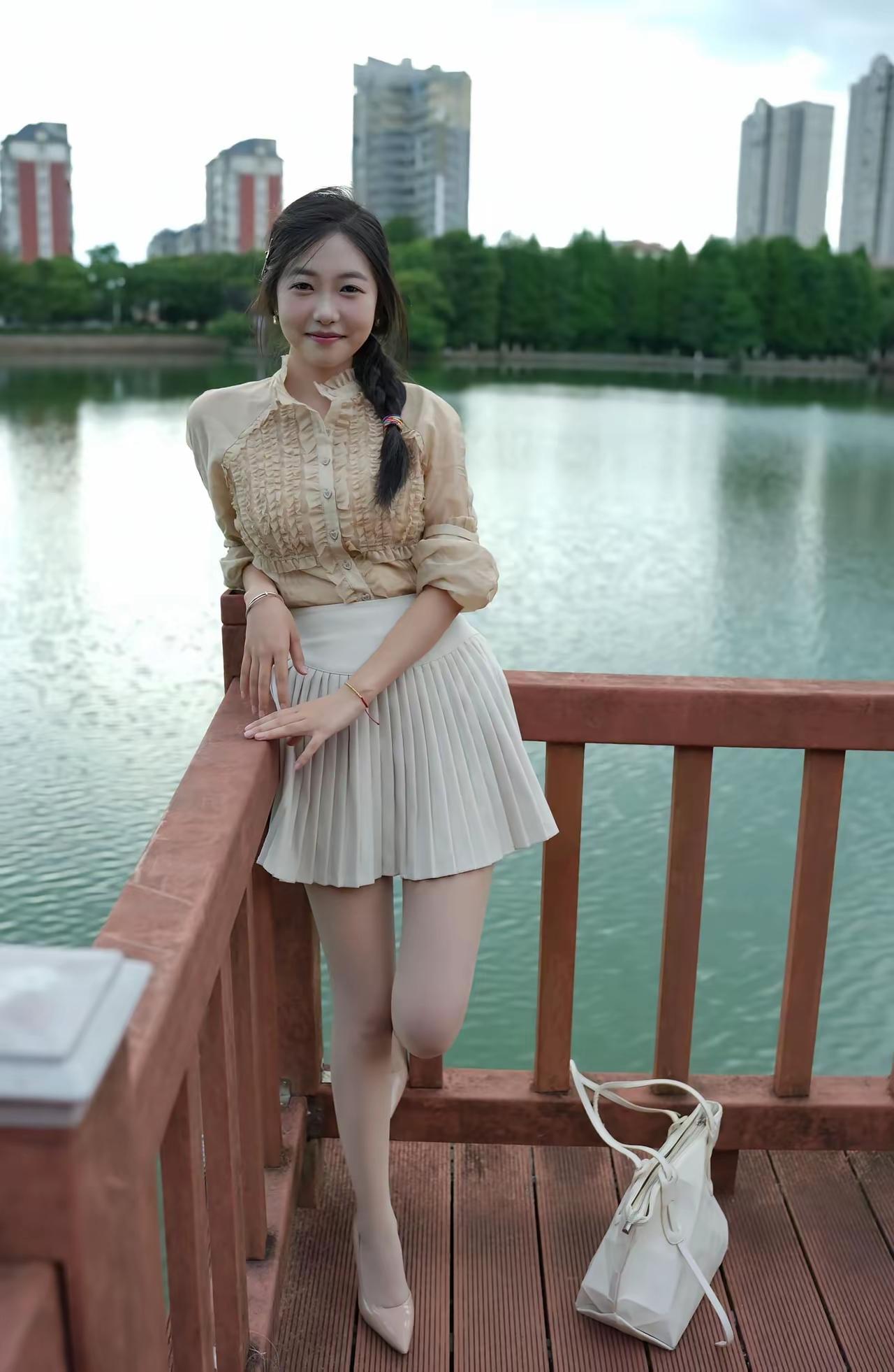 湖边美女｜温婉动人