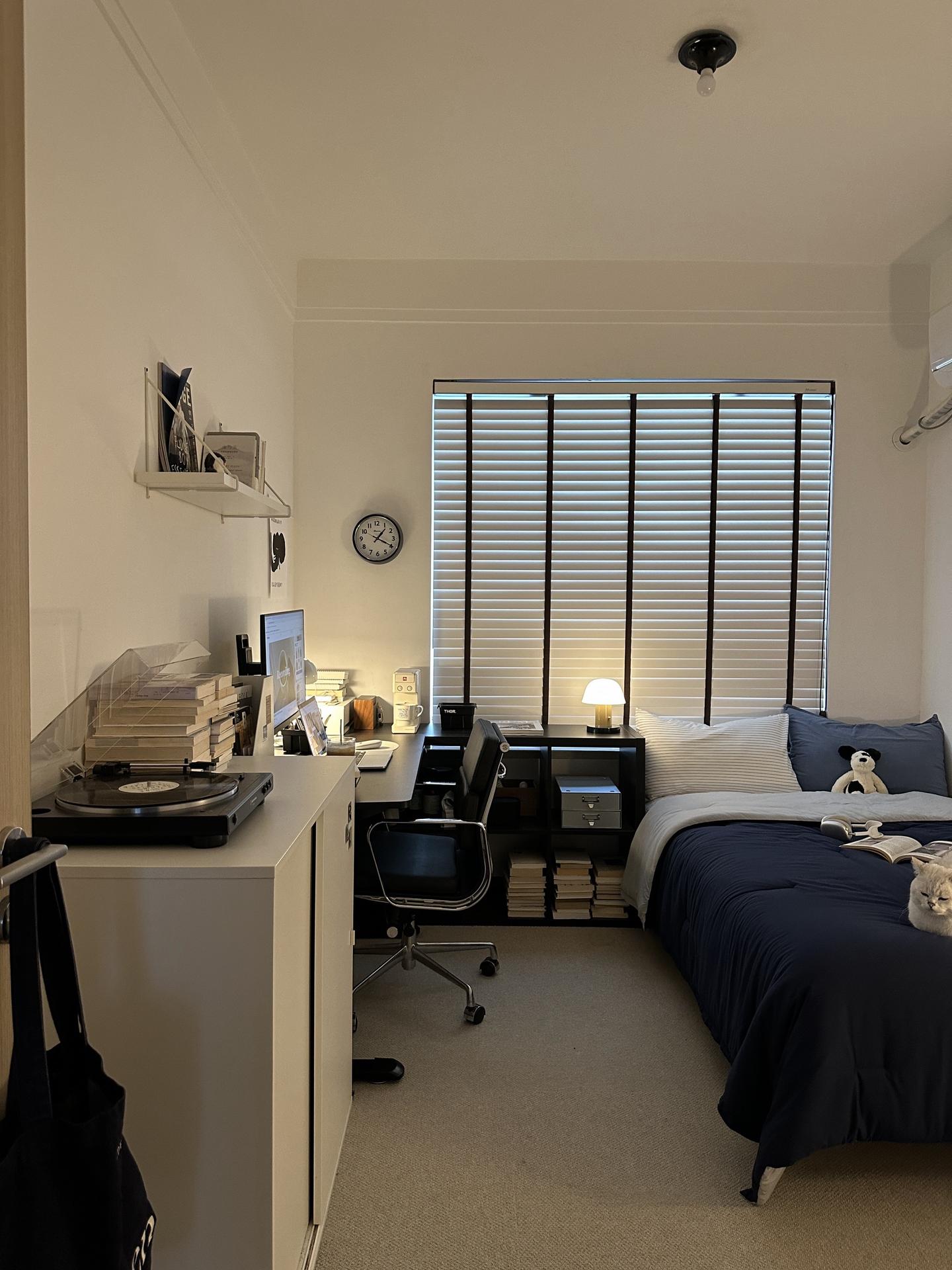 我在小房间准备过冬。北方的秋天突然就冷了下来，上周还在穿薄外套，这周已...