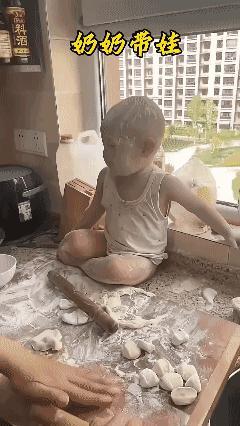 奶奶带的娃…[笑哭]