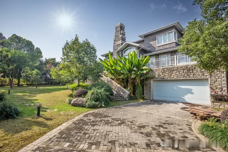 国内房屋保险也已经有了很久了。
就是房子要是着火了，塌了，等等的，国内也有房屋保