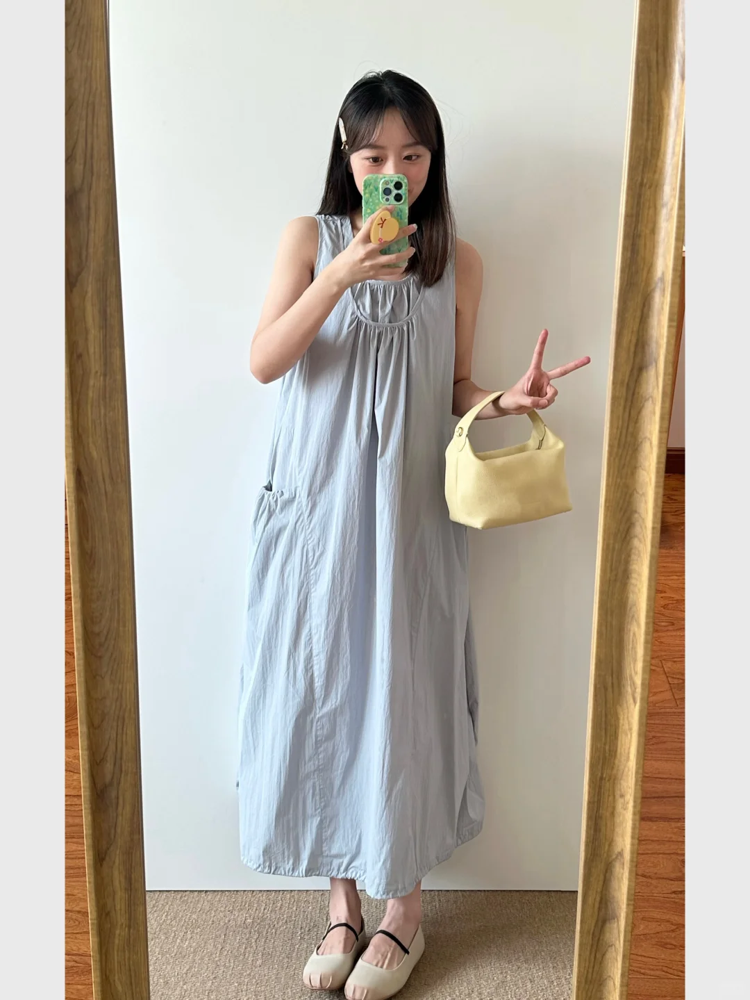 这个气温还是穿裙子最适合啦！