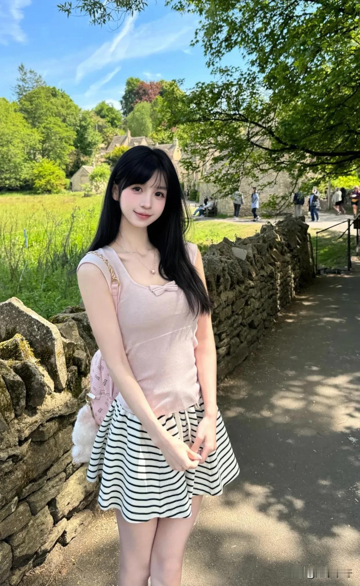 🌸 「粉与黑白的跳格游戏」分享一张你最近随手拍的照片吧分享你镜头下的美好瞬间