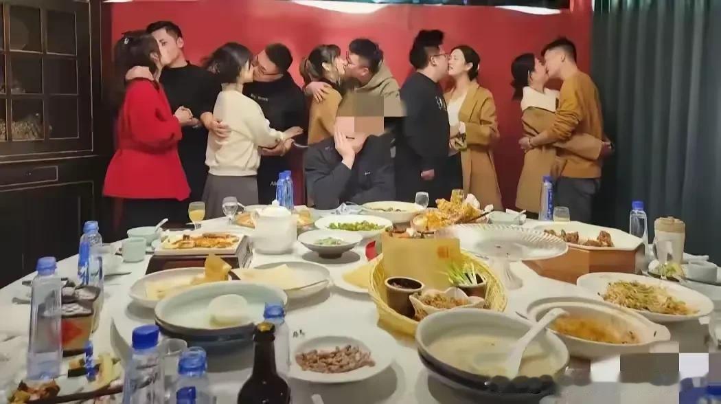 听说这就是同学聚会，这么有意思，我也想去参加。不知道同学什么时候聚会。说起聚会，