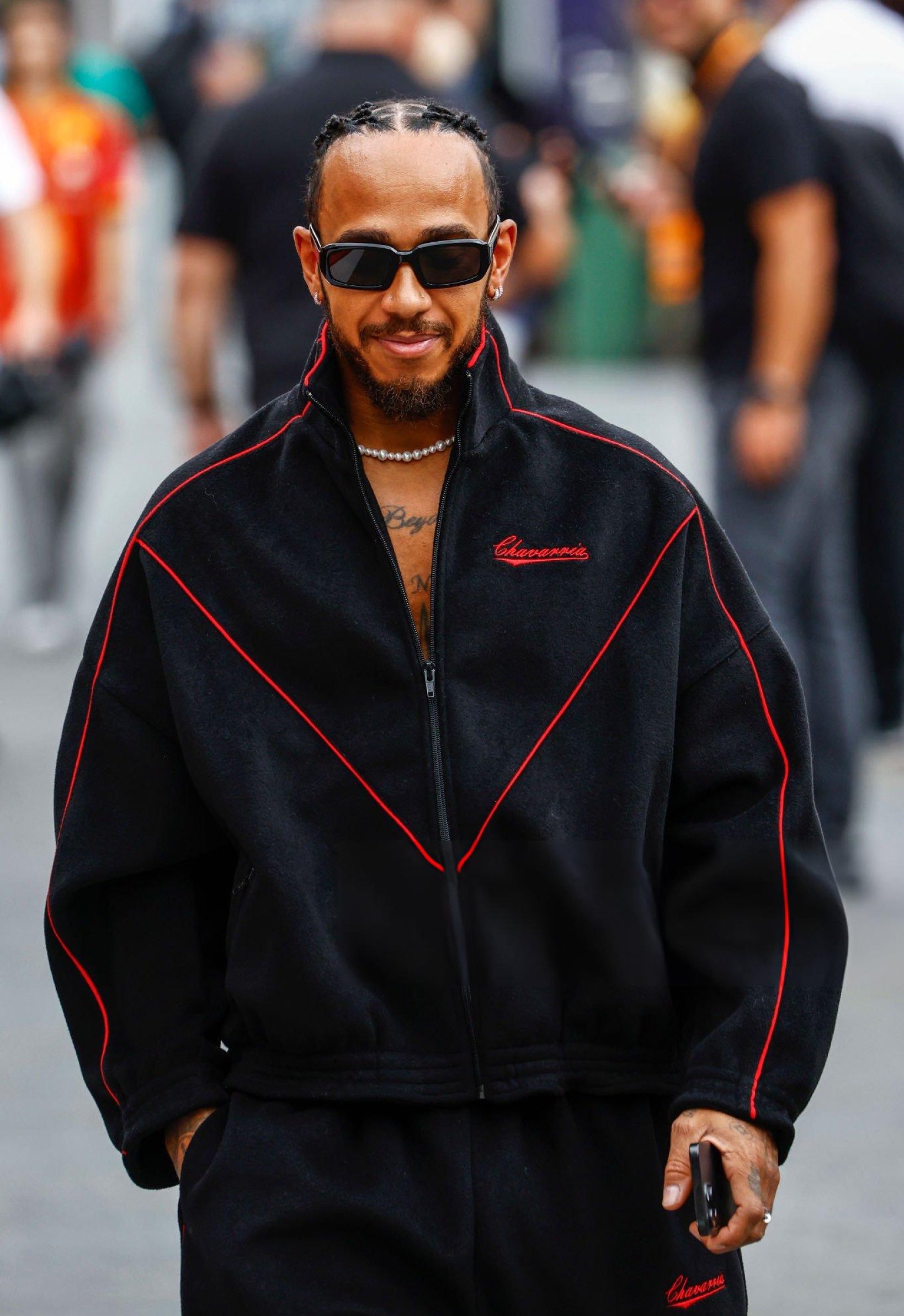 围场时尚达人汉密尔顿的周六穿搭（F1第十七场的第三套）#F1##赛车##2024