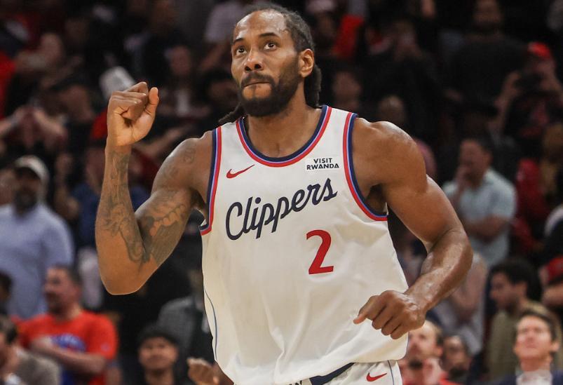 NBA常规赛，快船122-125不敌湖人。本场比赛，伦纳德中途退赛。赛后，快船主