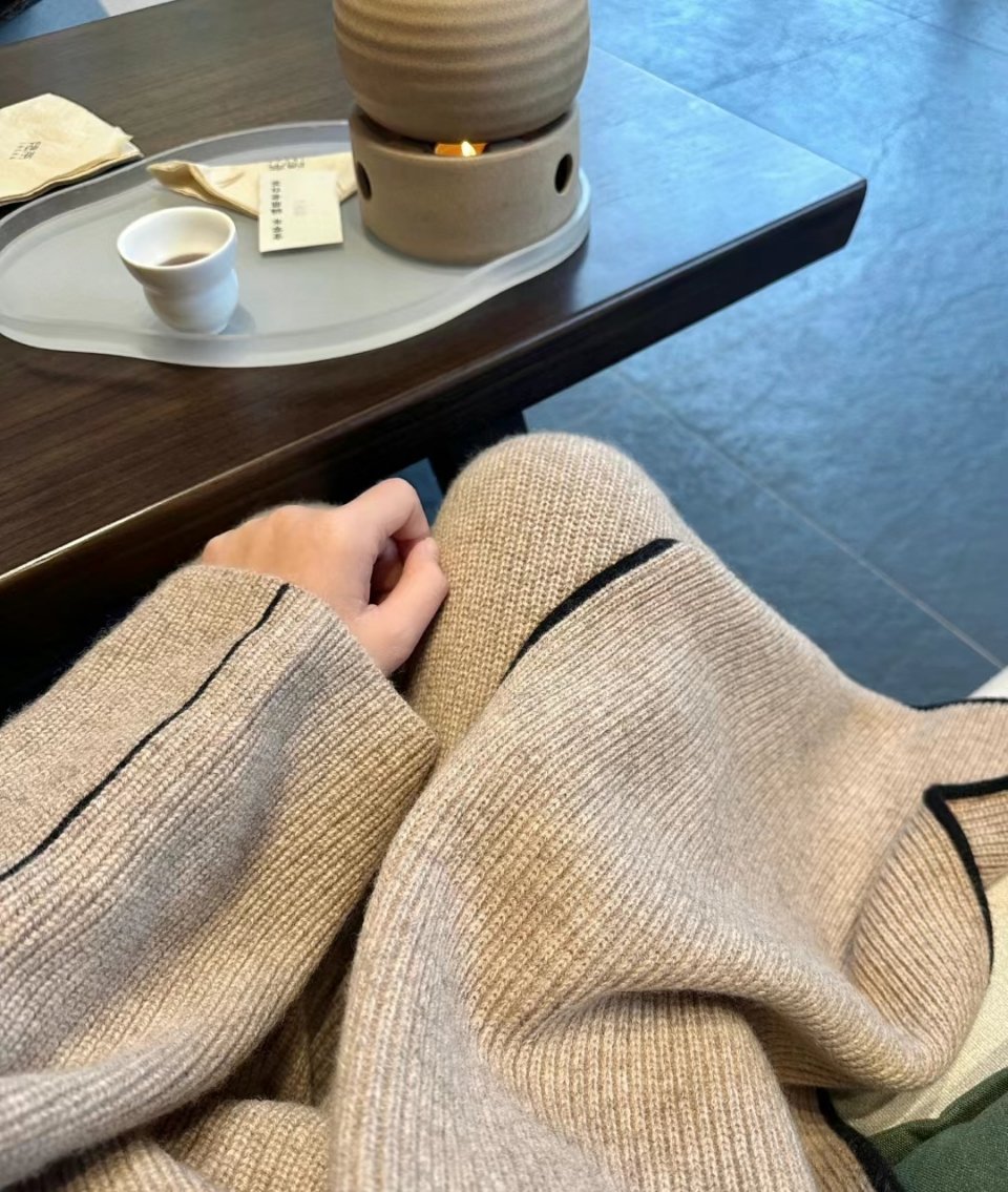 你把一个 每天睡在另一个女人身边的男人 当成自己今生的唯一 来全身心的付出和爱 