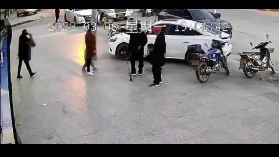 酒局中的生死之辩：过失与正当防卫的边界在哪？

在日常生活中，一场普通的酒局，竟