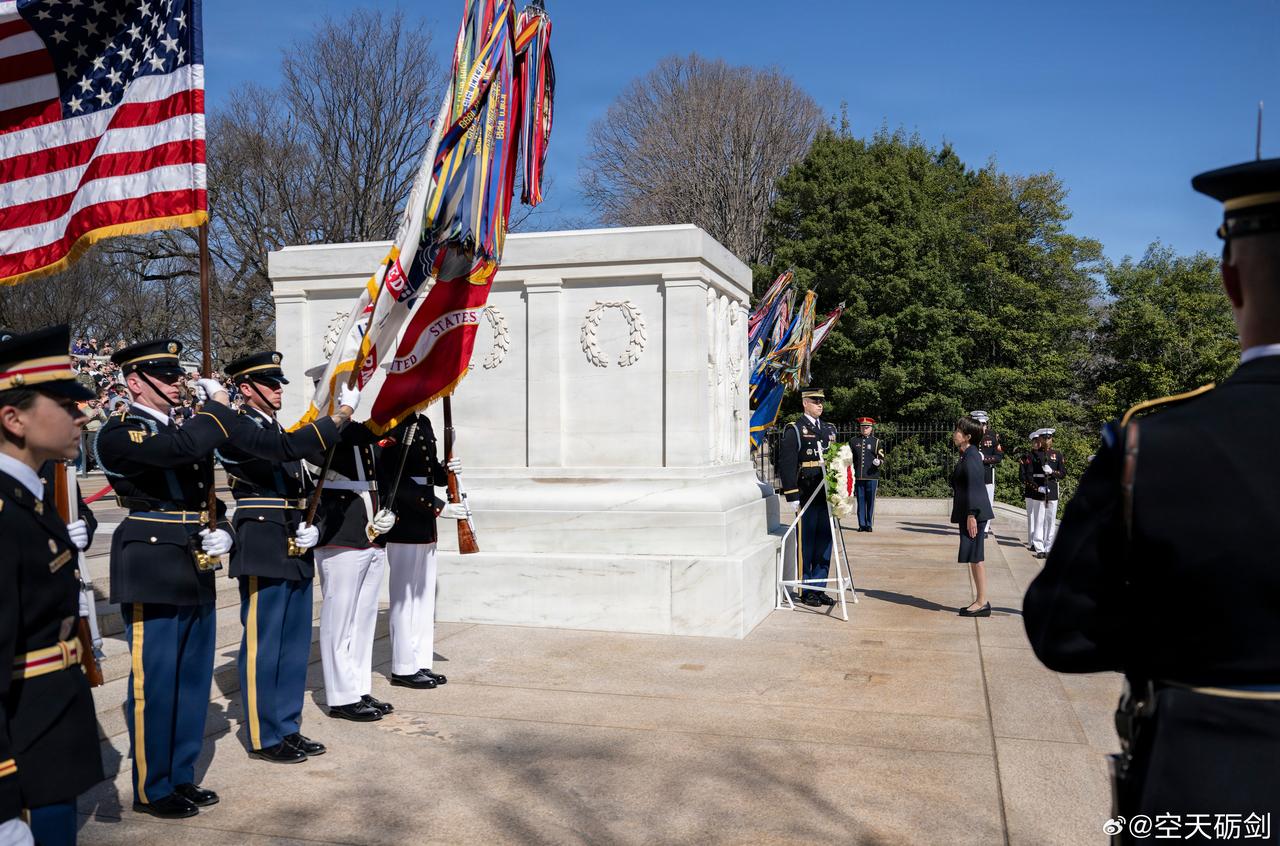 这世道变得面目全非了，高市早苗向美军公墓(含广岛原子弹投手)献花圈。

只能说，