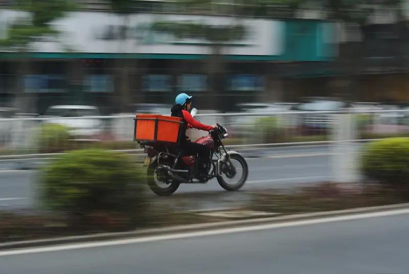气炸！四部高价手机没送达，跑腿骑手直接失联拒接电话，客户崩溃报警
 
太离谱了！