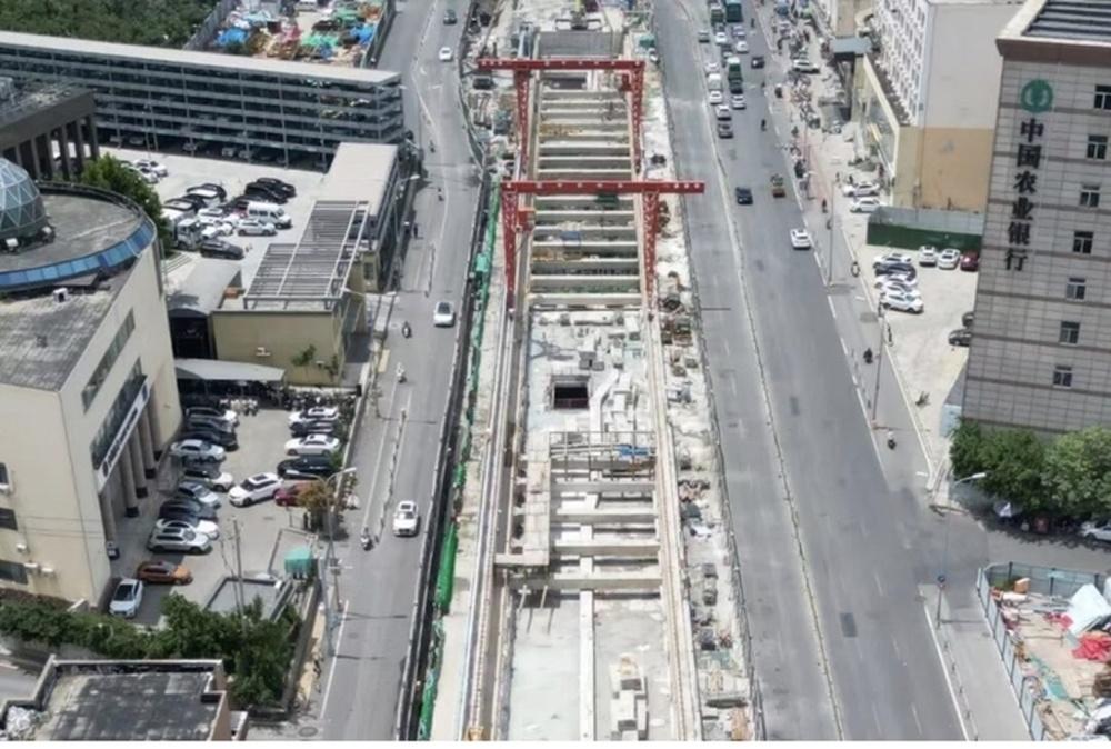 近日，济南轨道交通7号线建设多个关键节点同步告捷，全线建设驶入快车道。其中，洪家