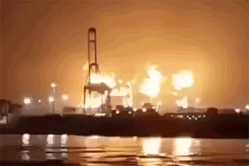 #特朗普威胁伊朗再炸卡塔尔把你炸上天# 【特朗普威胁：再炸卡塔尔，把你们伊朗气田