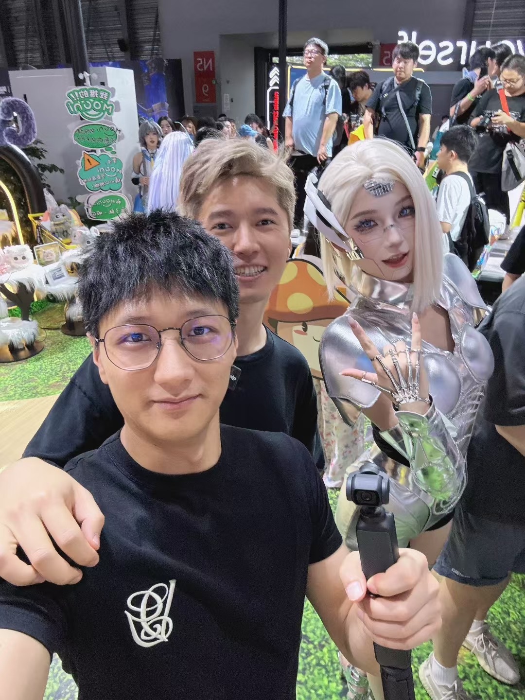 还得唐总带我玩，妹妹认识真多啊！ ​​​