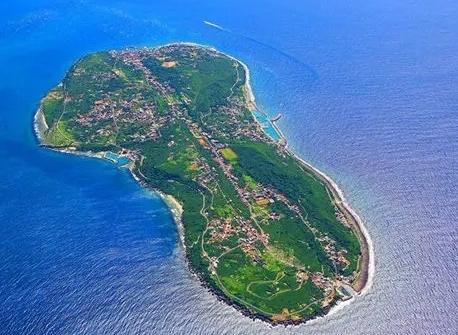 实际上，中国解决美国军售台湾武器的方法很简单：那就是台湾付款，美国发货，大陆收货