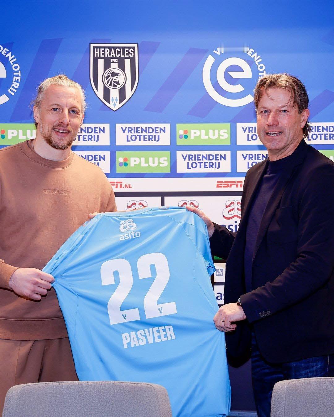 目前喺荷蘭頂級聯賽排包尾嘅賀華高斯官方宣佈，從阿積士引入42歲荷蘭守門員柏斯華亞