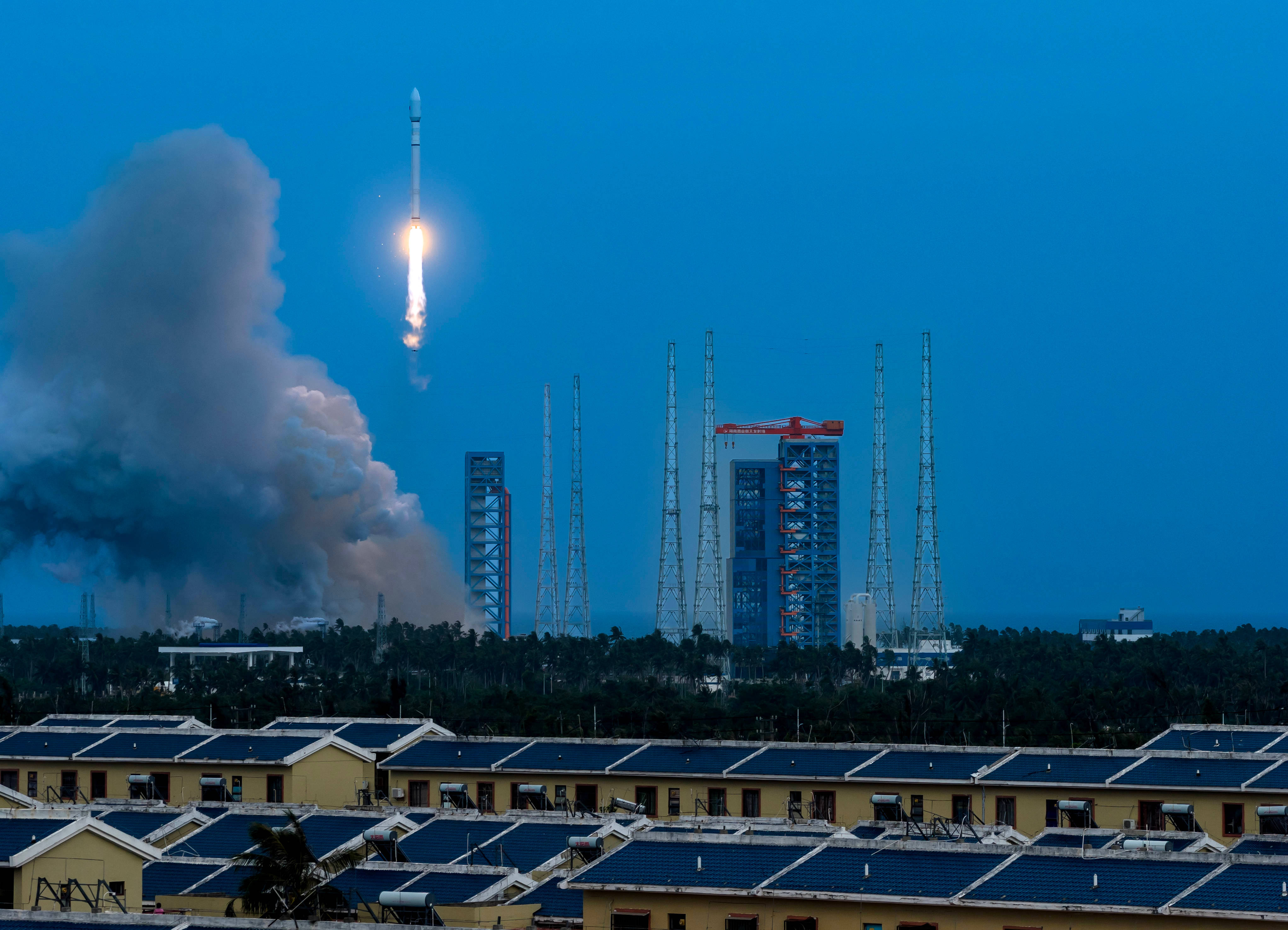 8月16日，我国在海南商业航天发射场用长征十二号成功发射卫星互联网低轨24组卫星