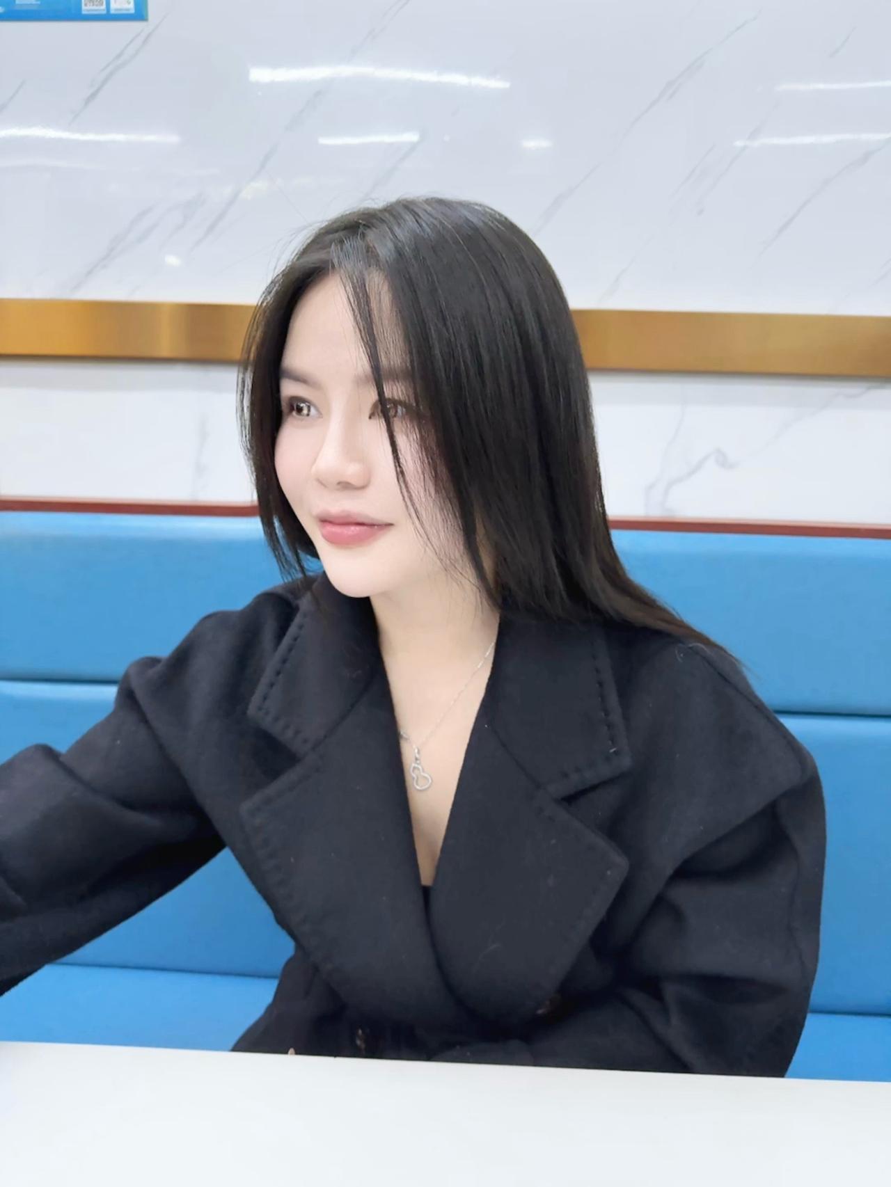 黑色大衣真的太美了穿搭 冬天穿的像个人 黑色大衣 气质范 @抖音小助手 @抖音创