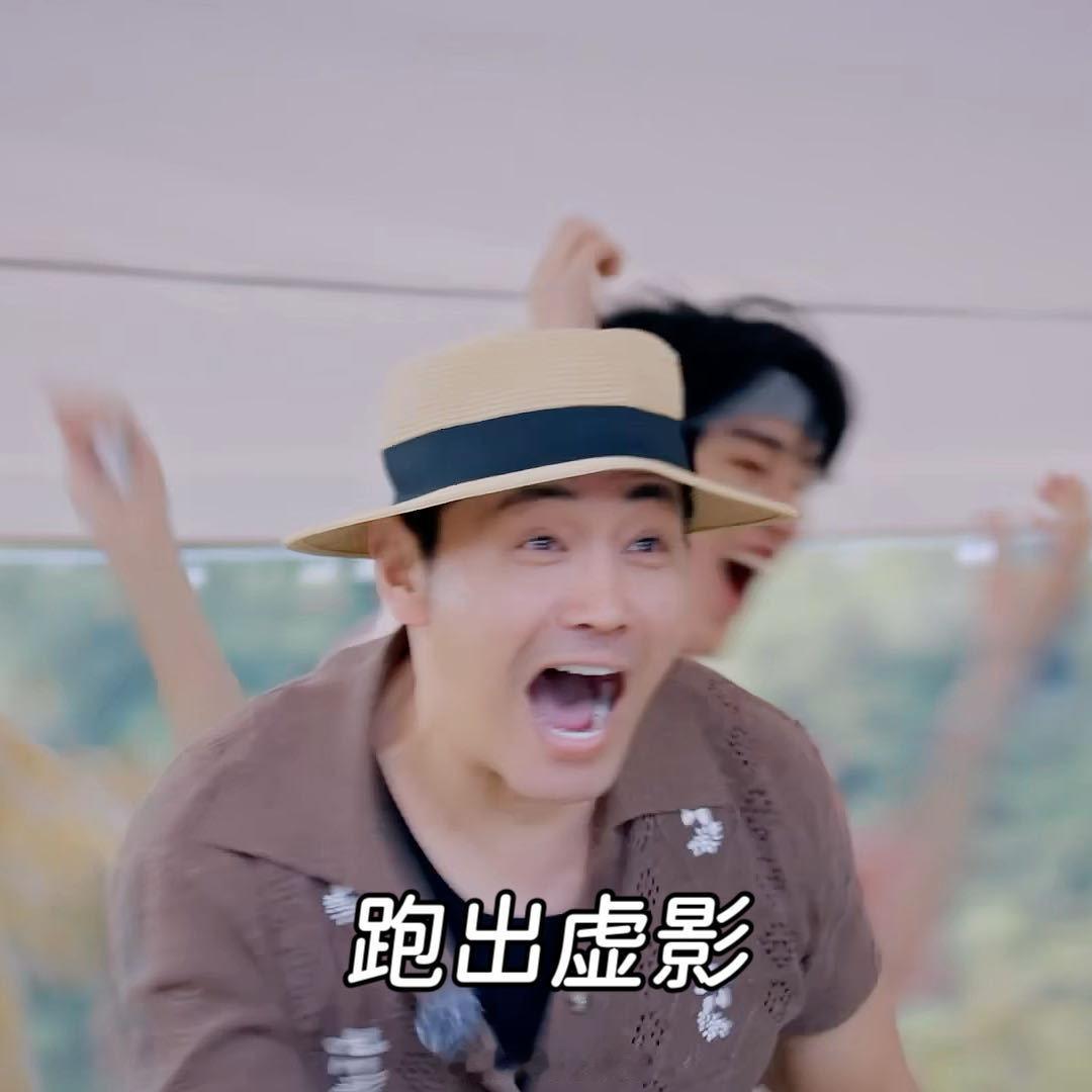 邵兵飞扑抱住严浩翔 严浩翔游戏环节转晕后精准接鞋，拿下500分。邵兵激动到飞扑过