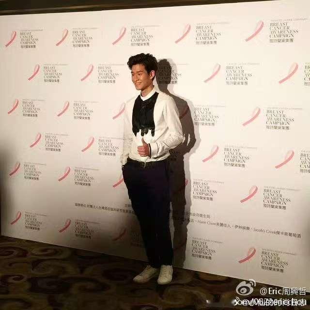 周兴哲居然是95后 被称作乐坛前辈的周兴哲，实际是95后！30岁的他早已深耕乐坛