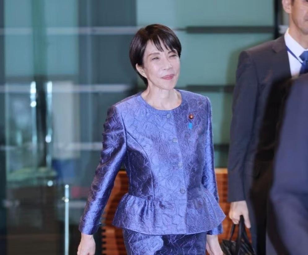 没人理，日本喊话中国
 
当地时间12月25日，日本首相高市早苗在东京的演讲里，