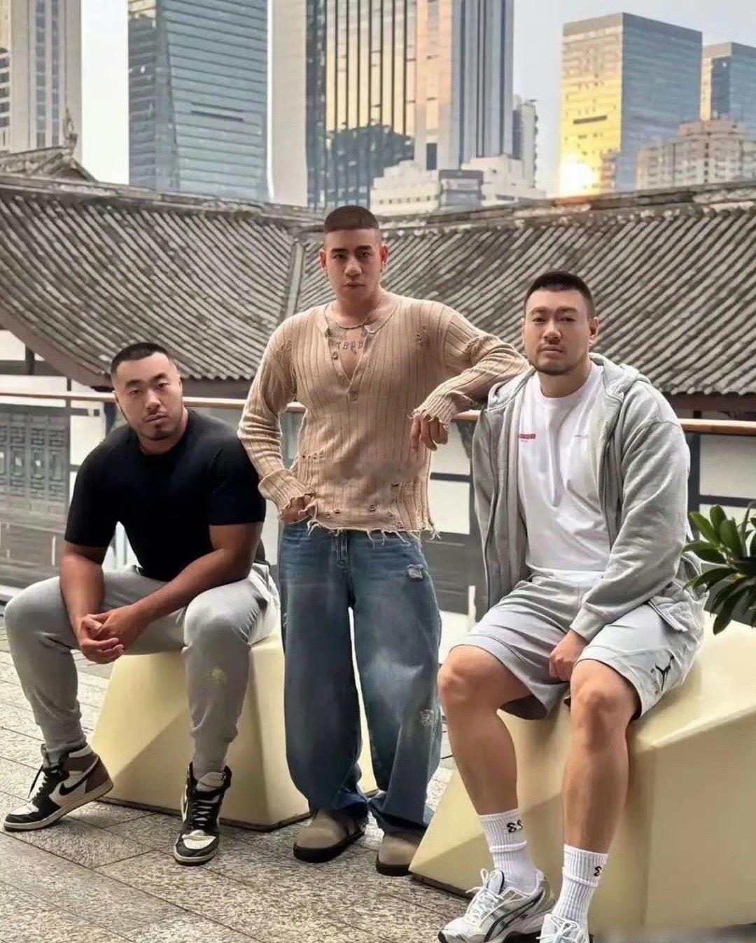 看到他们这种，我饭都吃不下…… 