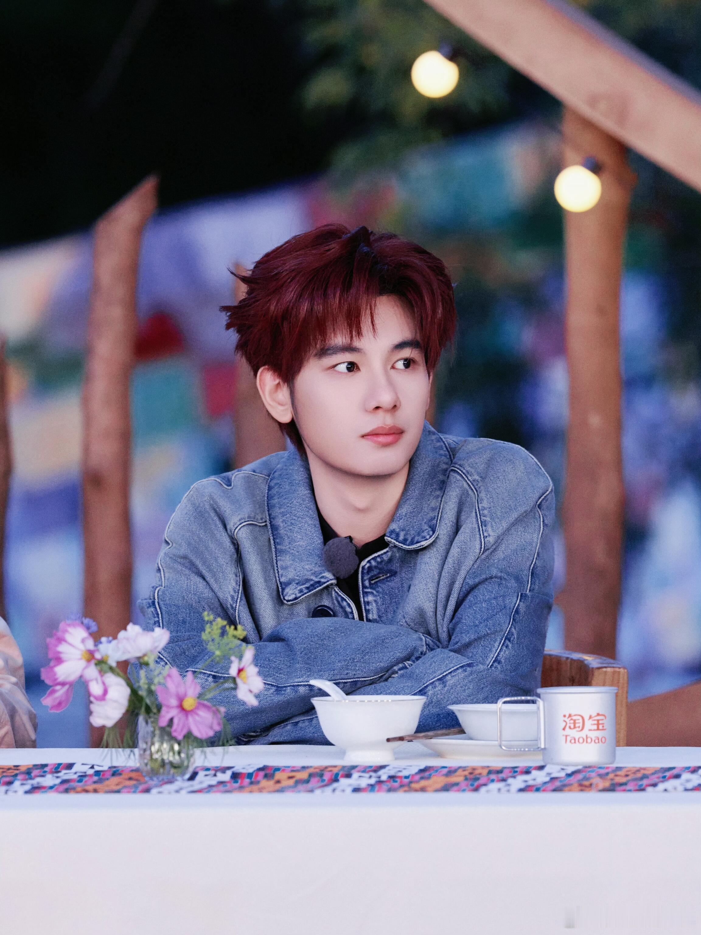 胡先煦早就爱你老己了胡先煦老早就会拒绝人设绑架，告别精神内耗超级清醒的爱自己，感