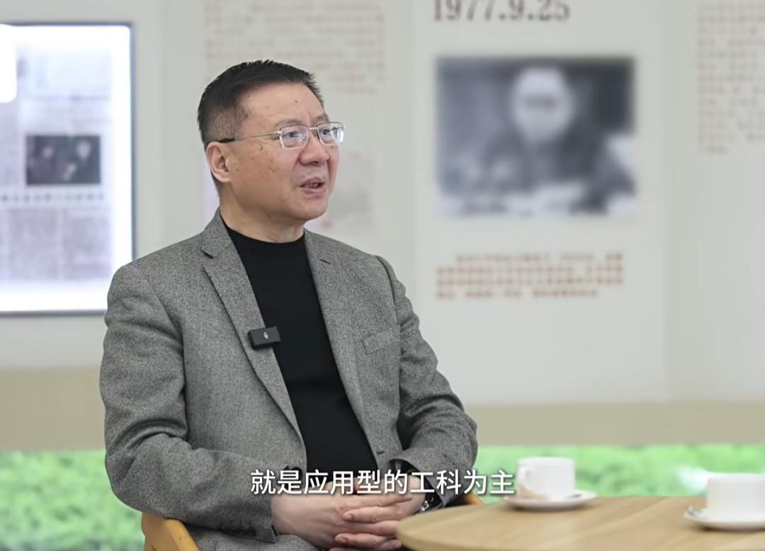 张维为教授评价广安理工学院。
张维为教授去了一趟四川广安，很多网友也是知道的。