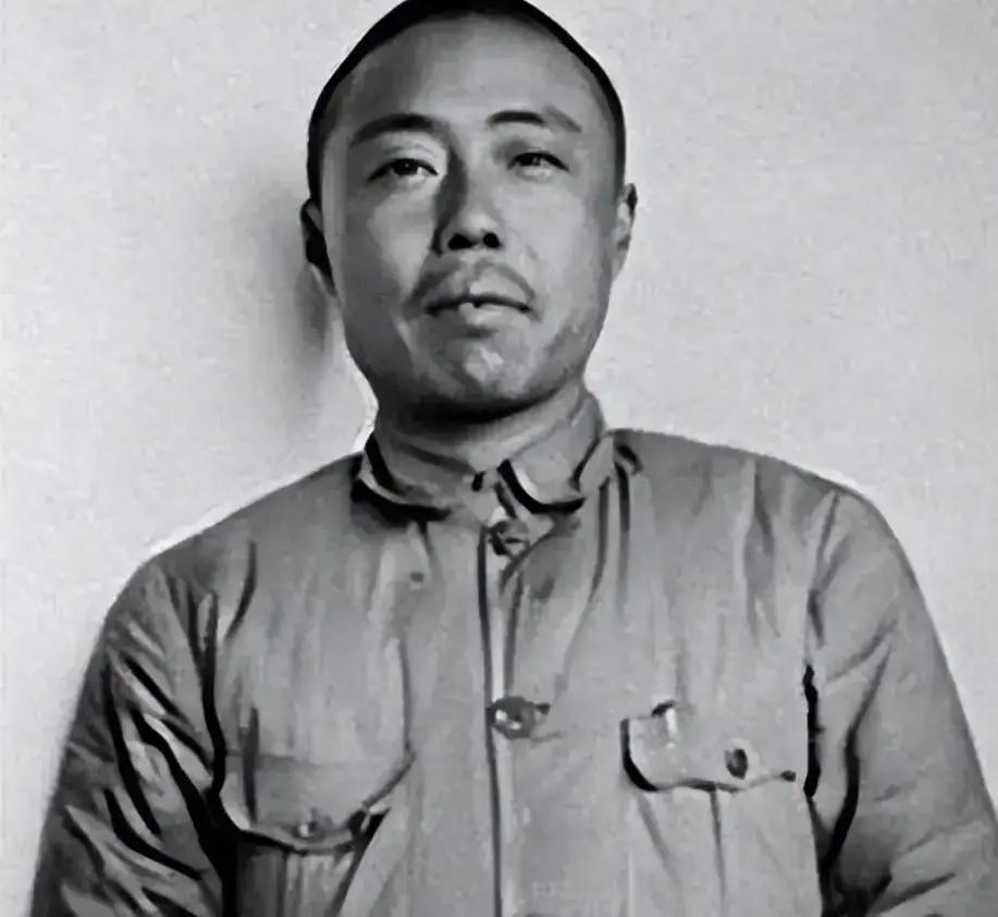 谭震林说此人是马谡，项英却拿他当心腹，葬送新四军最后一线生机。
 
在新四军的发