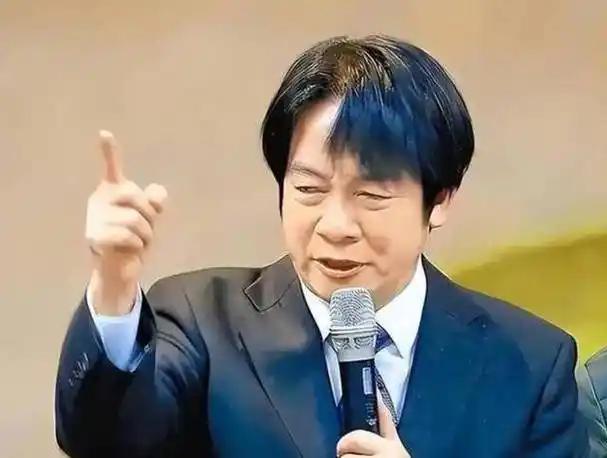 郭台铭，如果真打起来，他愿将自己的专机改成运输机，把物资送到前线。马英九，如果大