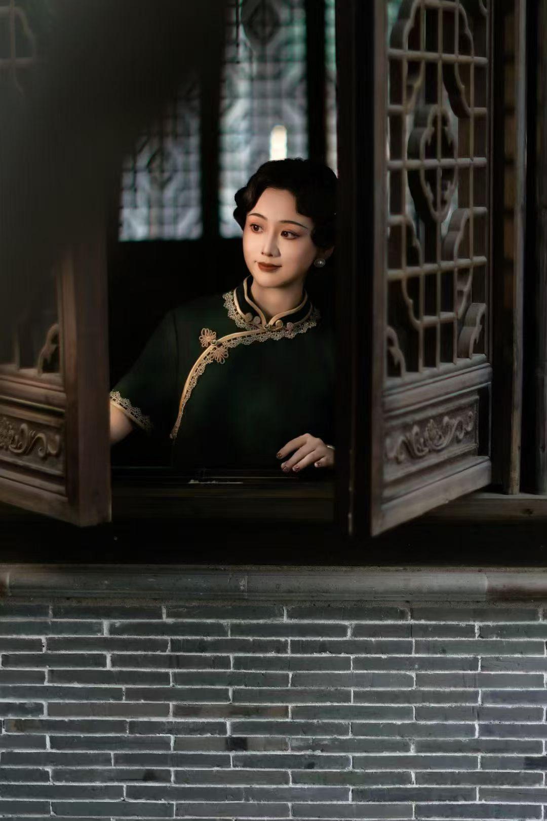 青砖黛瓦，旗袍摇曳。在老门东的烟火气里，做一回画中走出的民国姑娘。