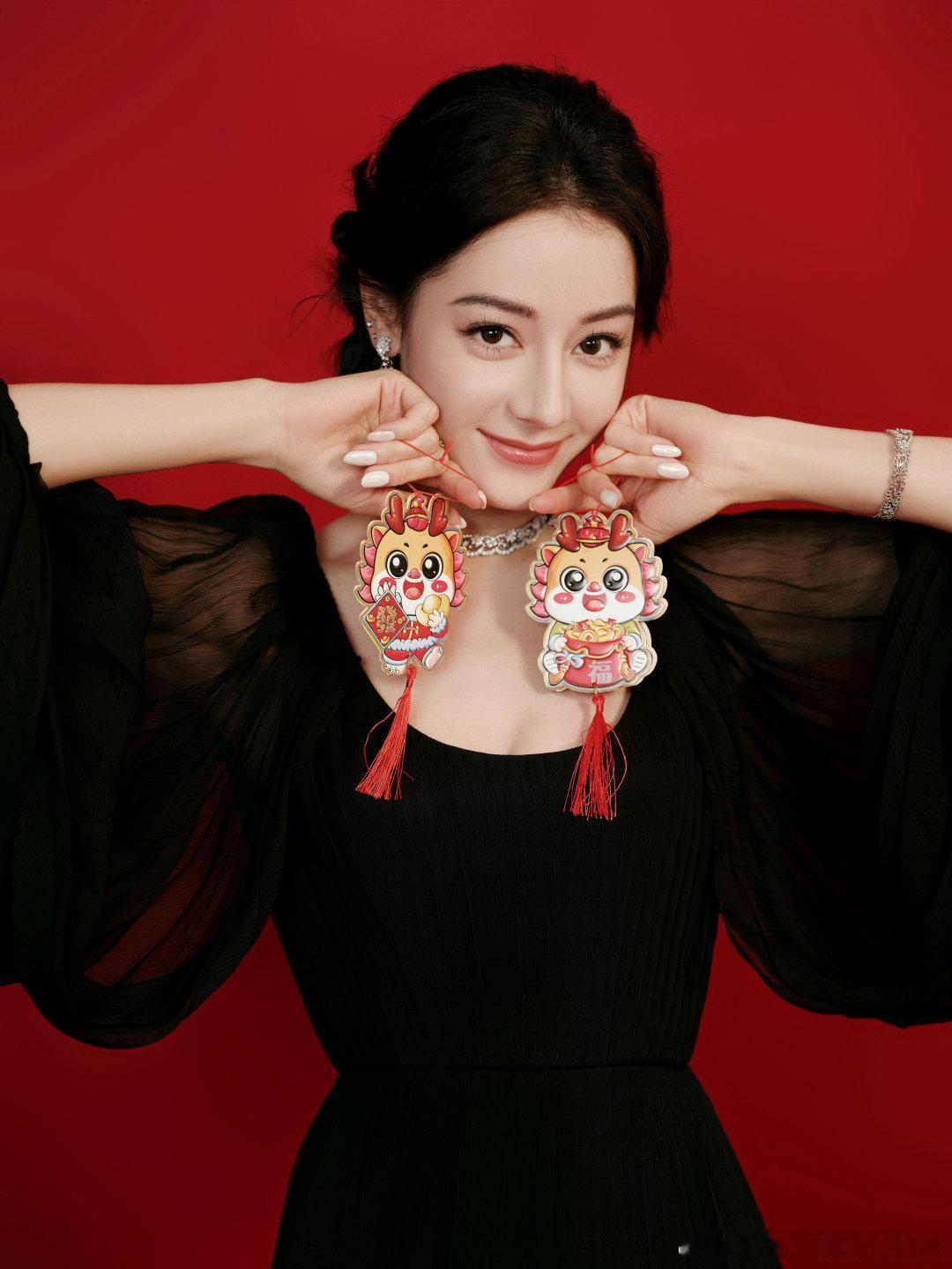 迪丽热巴百花迎春晚会造型出图，美巴[鼓掌][鼓掌] ​​​
