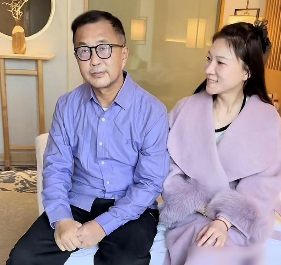 查了查晓晓的资料，一看全明白了，不是很漂亮，但有一点必须的承认，晓晓这个女人真不