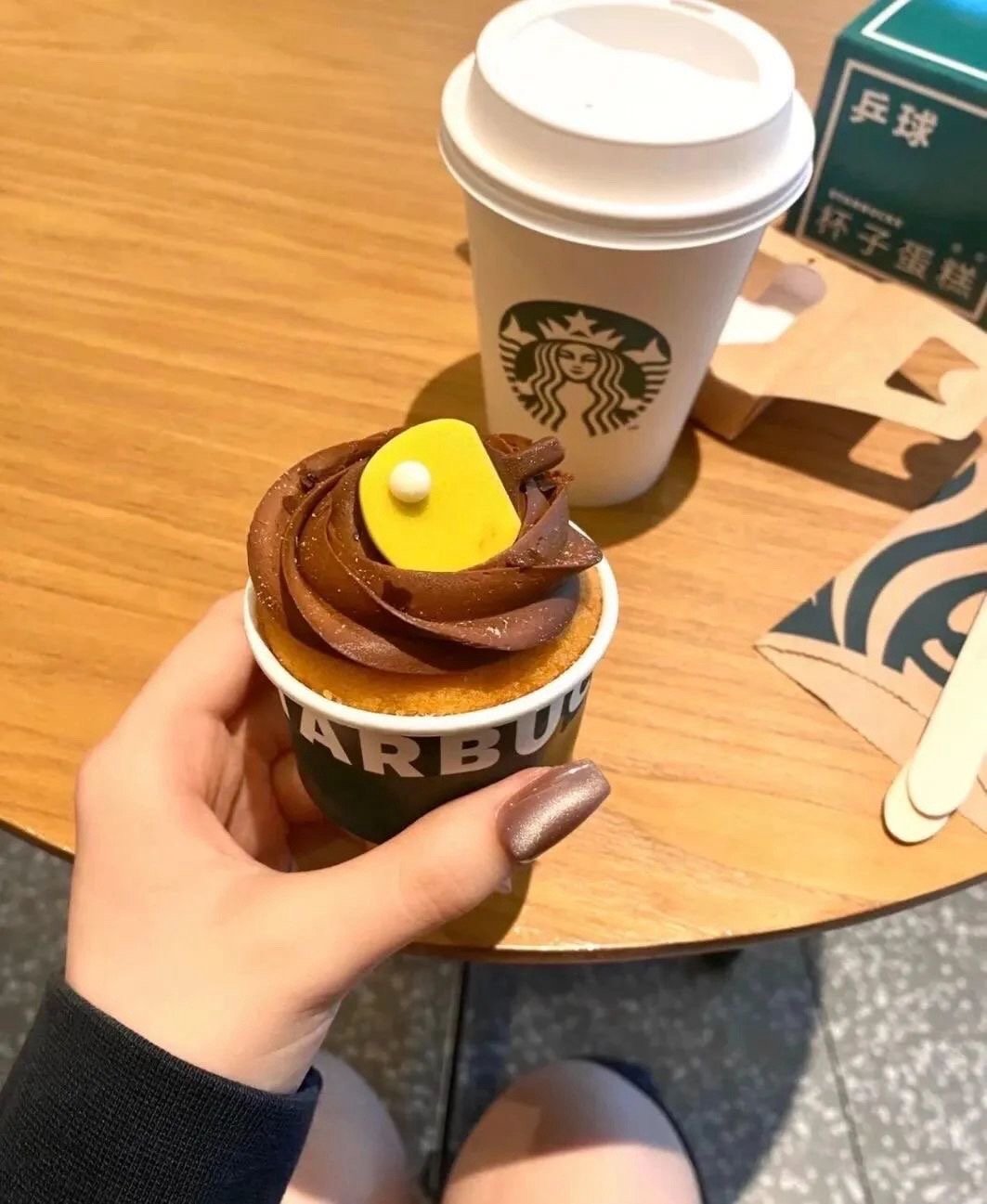 我真的不能停止玩手机 我一停止玩手机 就会思考我这失败和悲惨的一生 手机是我买过