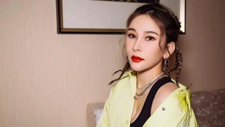 看到那个舞台上光芒四射、活力满满的“动感舞后”温岚，谁能想到她此刻正躺在ICU的
