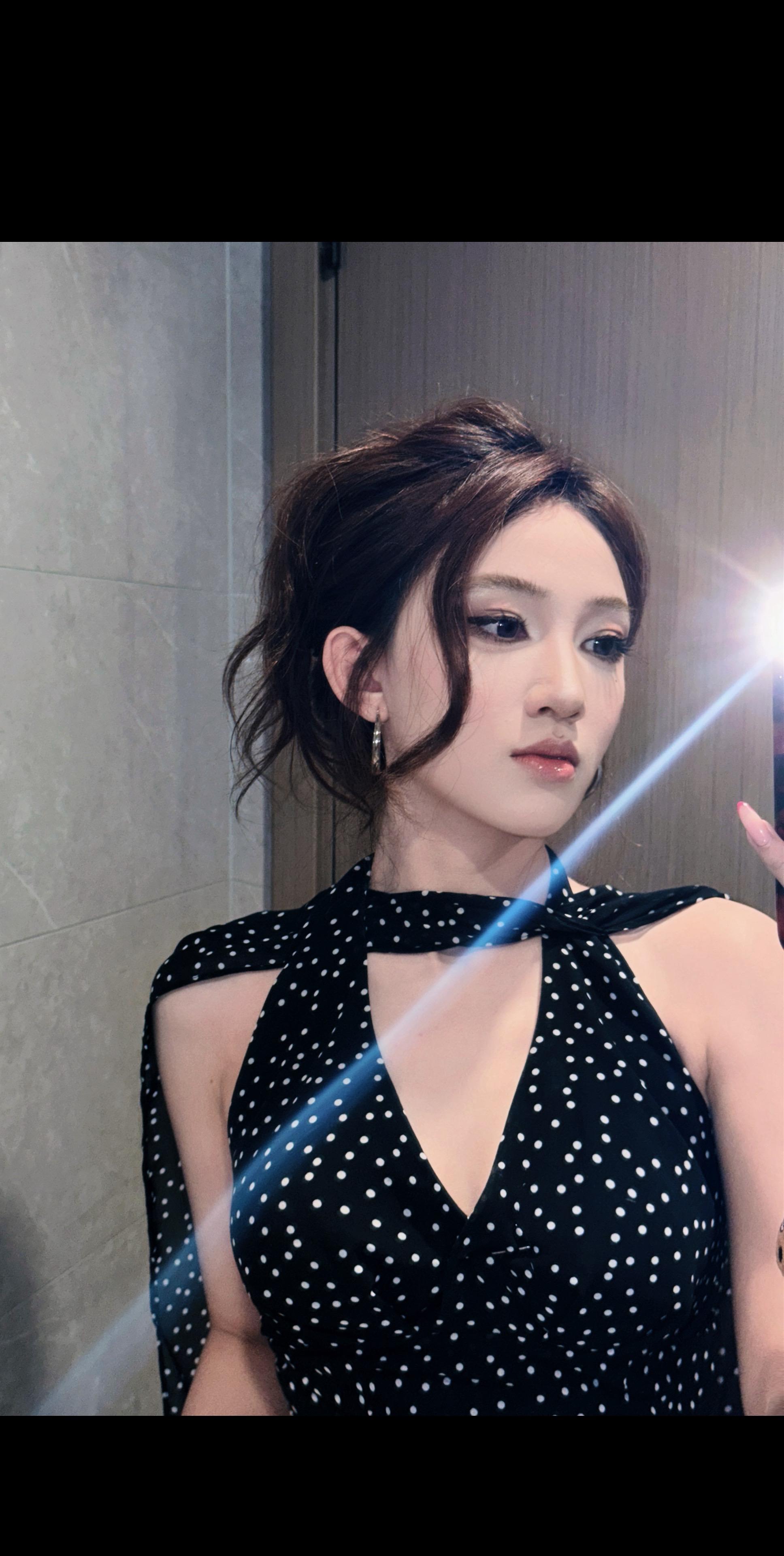 怕太显眼，又怕你看不到