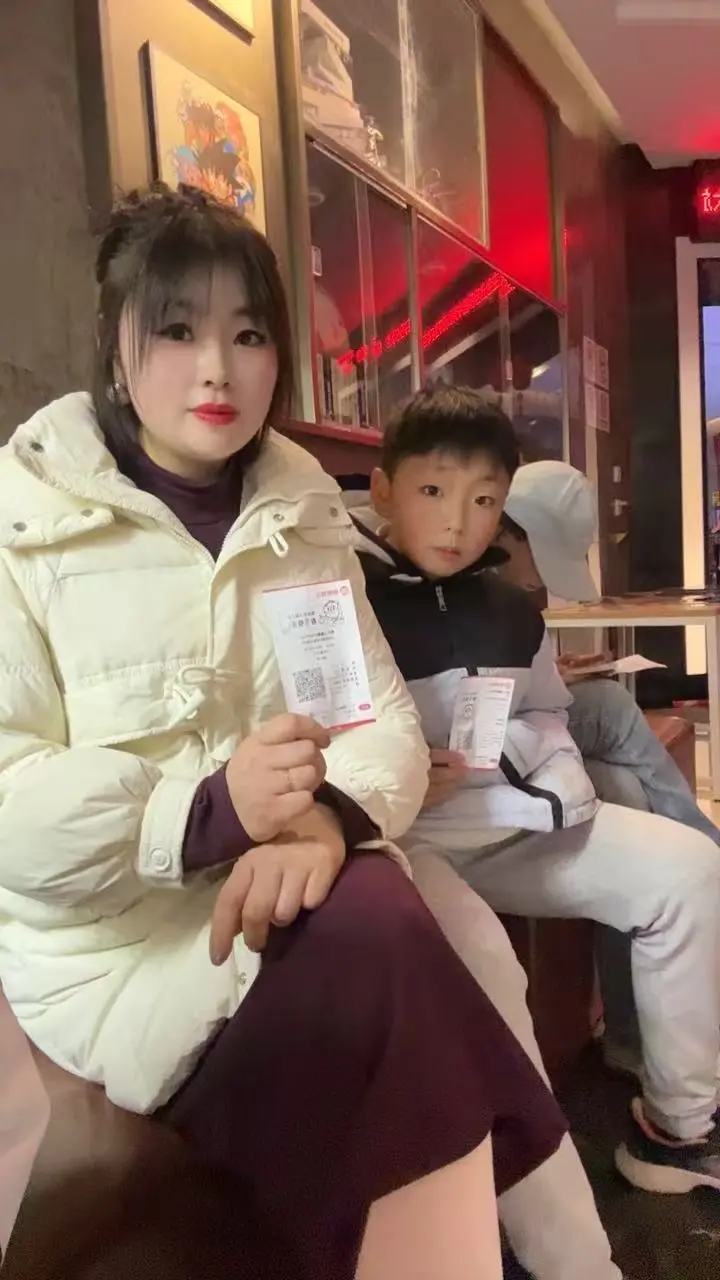 陪娃赴一场电影约~~电影《哪吒2》不要和任何人走的太近，因为你不知道什...