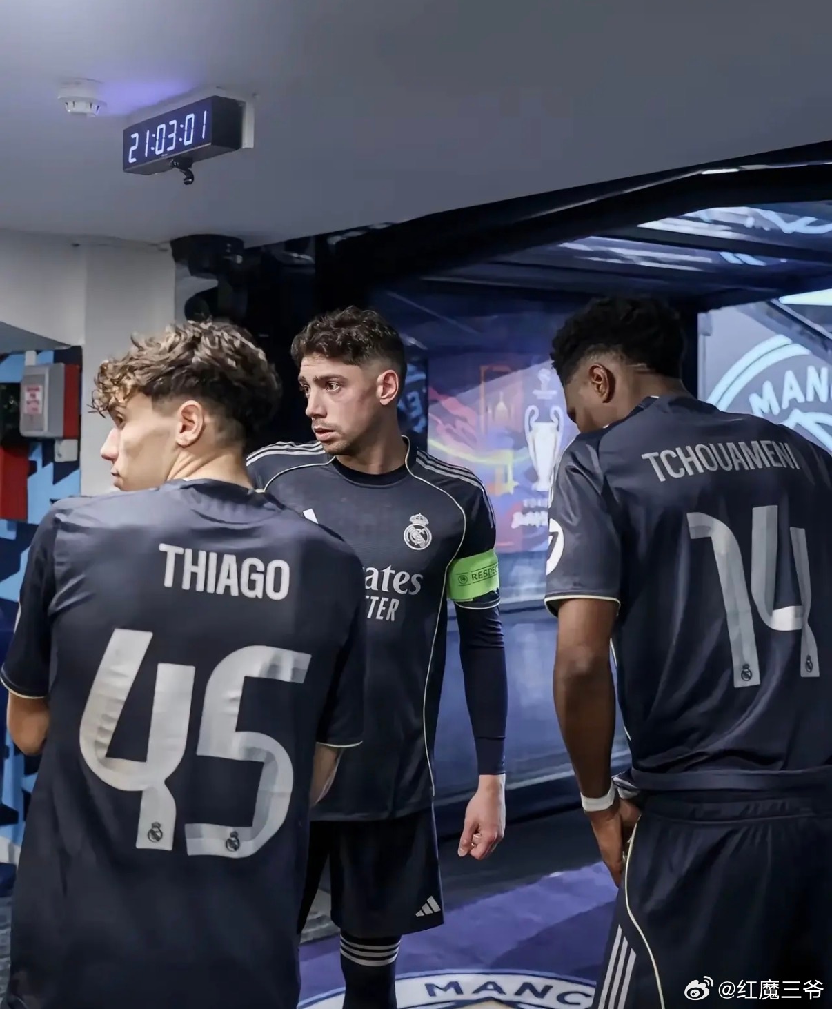 又一幕足坛经典画面诞生了！“全能战神”巴尔韦德、“中场铁闸”楚阿梅尼，再加上潜力