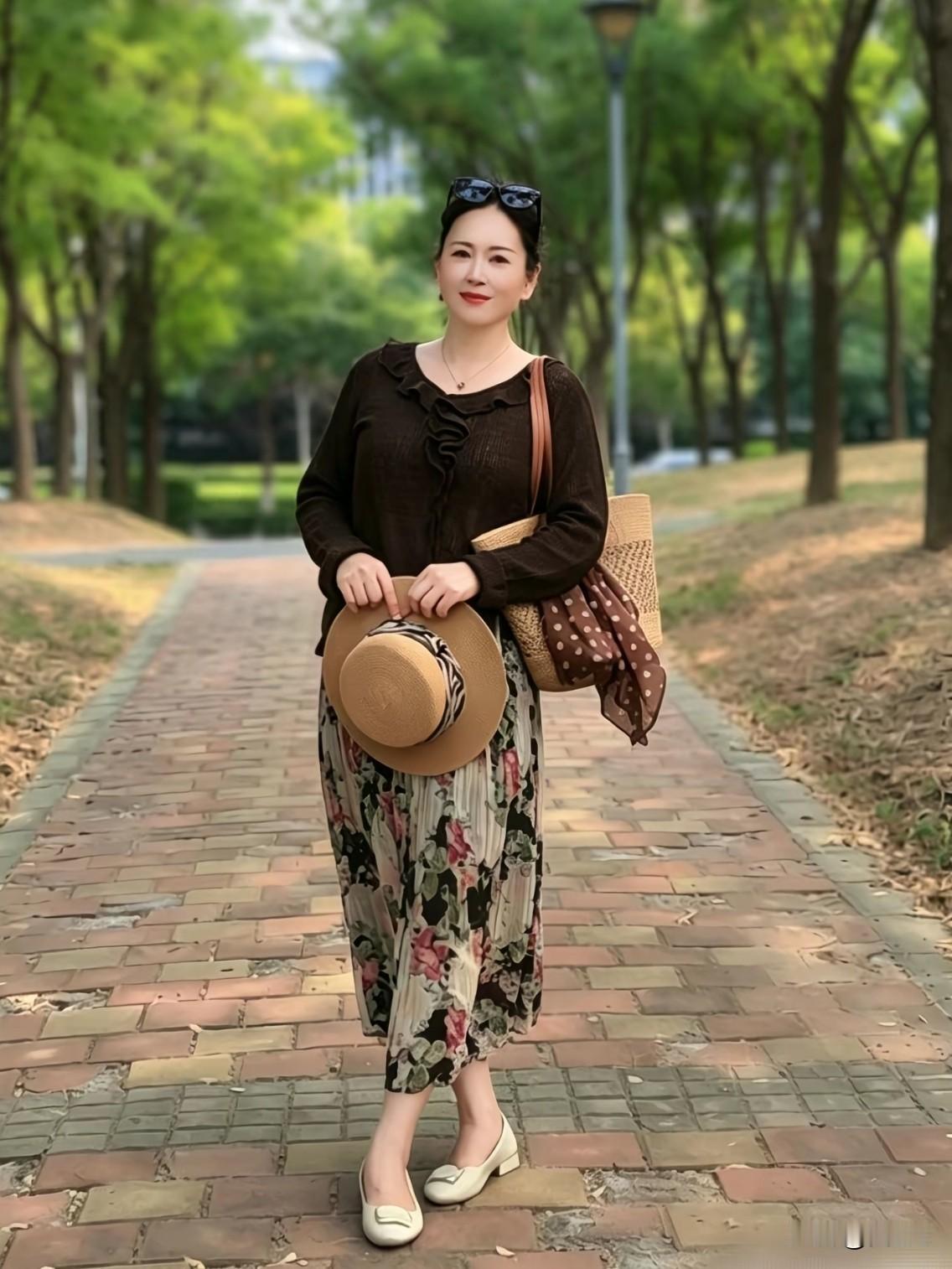 老家什么都好，就是人心不正。
恨你有，笑你无，嫌你穷，怕你富。
当面一套背后一套