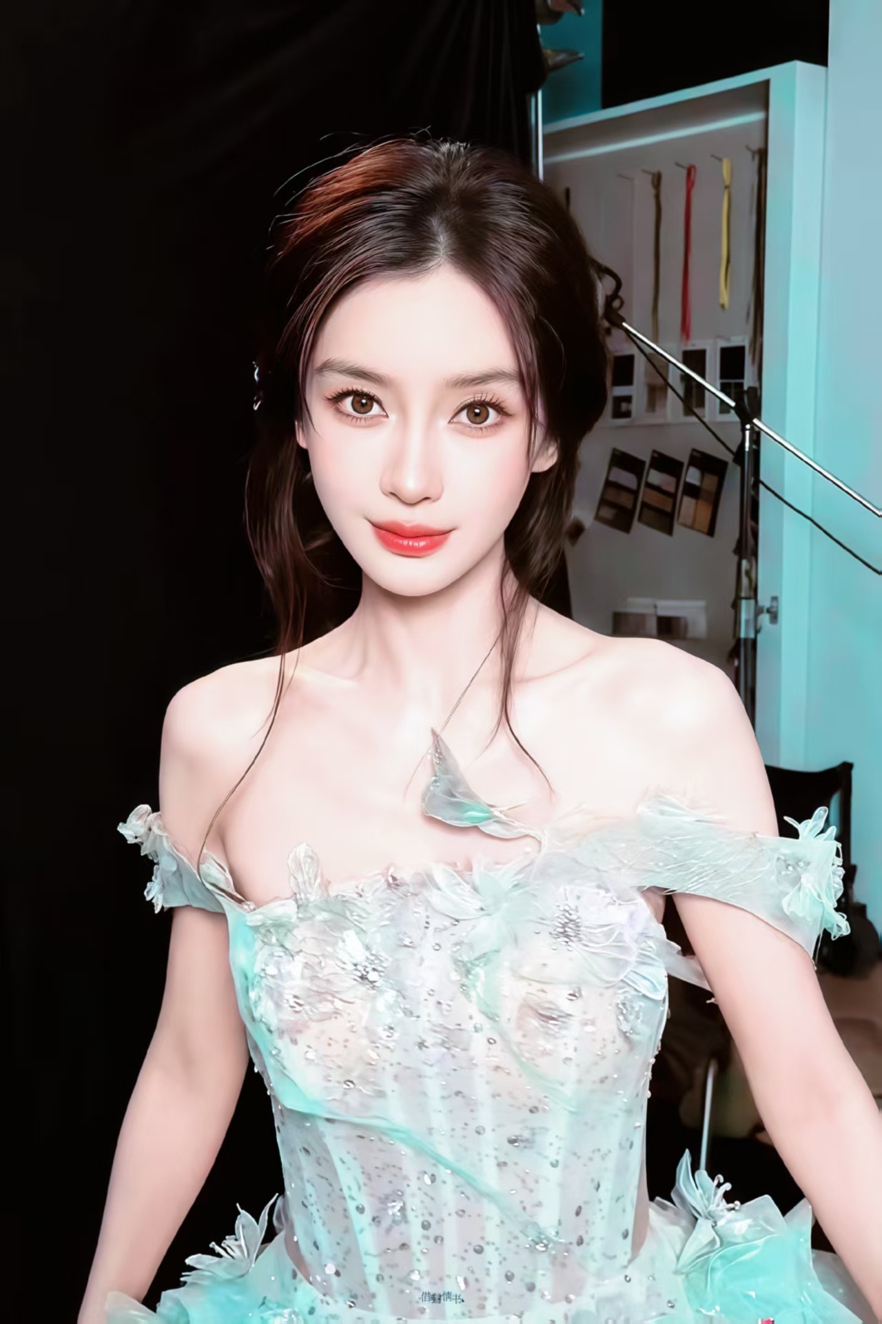 angelababy  angelababy 他们都不看好你可我知道你从不负我们