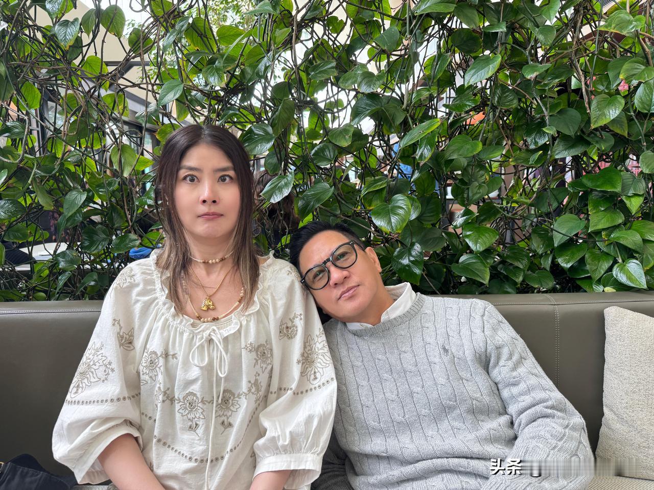 2月22日，陈慧琳发文说：“员工聚餐日，新年见面，心情满分。”

陈慧琳晒出与张