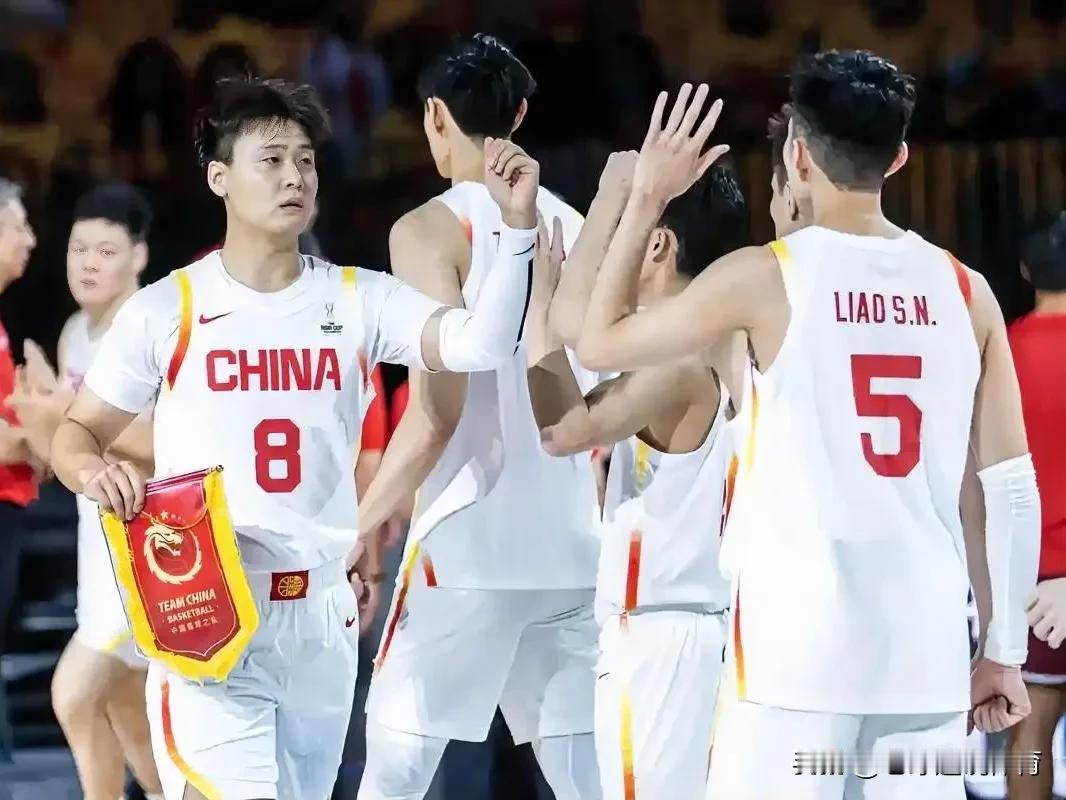 首发:胡明轩+赵睿+曾凡博+王俊杰+杨瀚森，替补:徐杰+程帅澎+崔永熙+胡金秋+