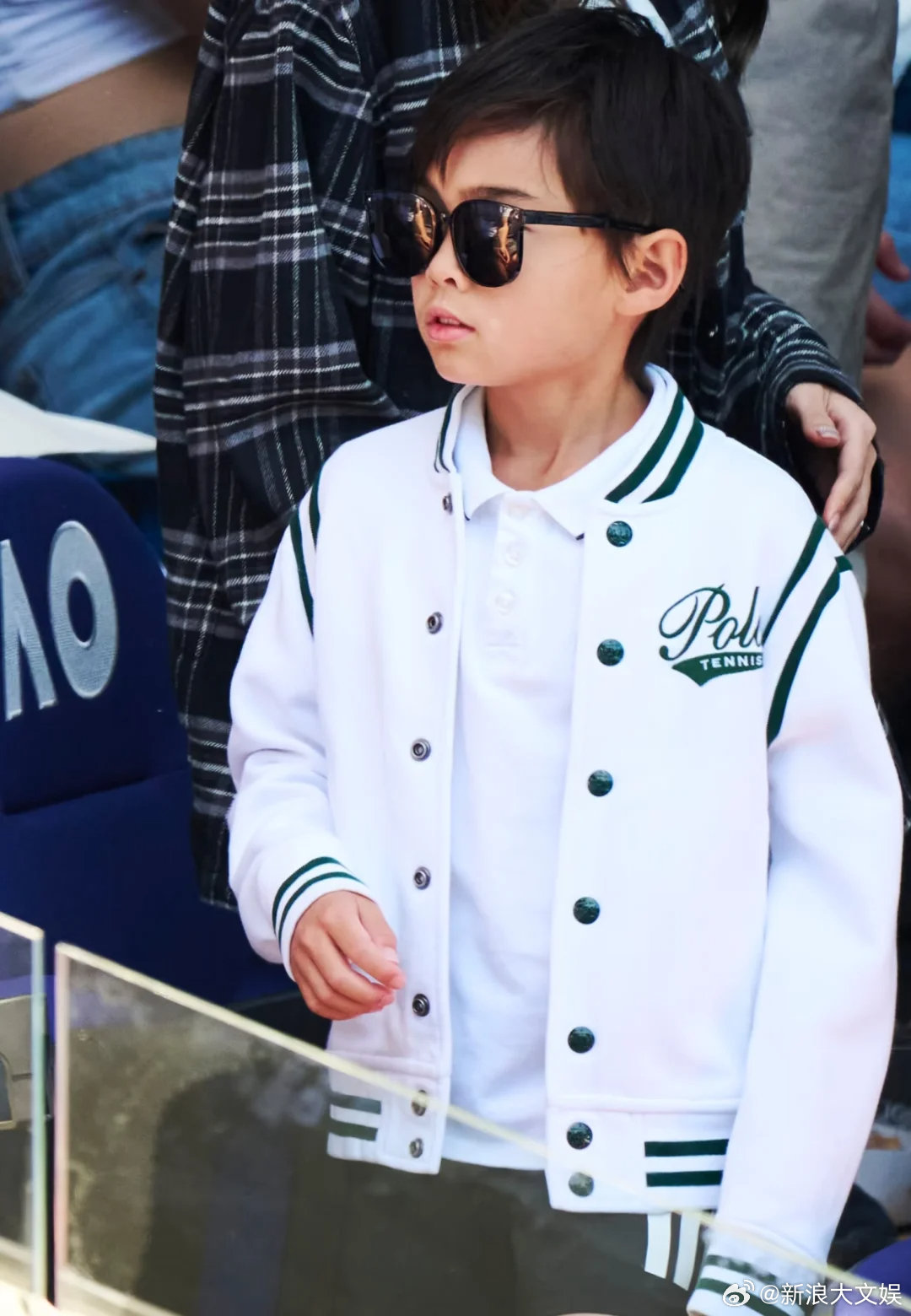 周杰伦昆凌儿子正面照 哎哟！很酷哦~跟爸爸好像~ 