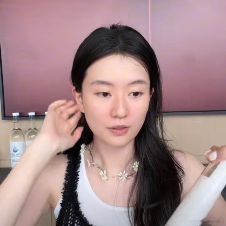 乔欣变样了 感觉好久没有在银幕上见到乔欣啦，状态很好呀！期待早日有新作品给观众们
