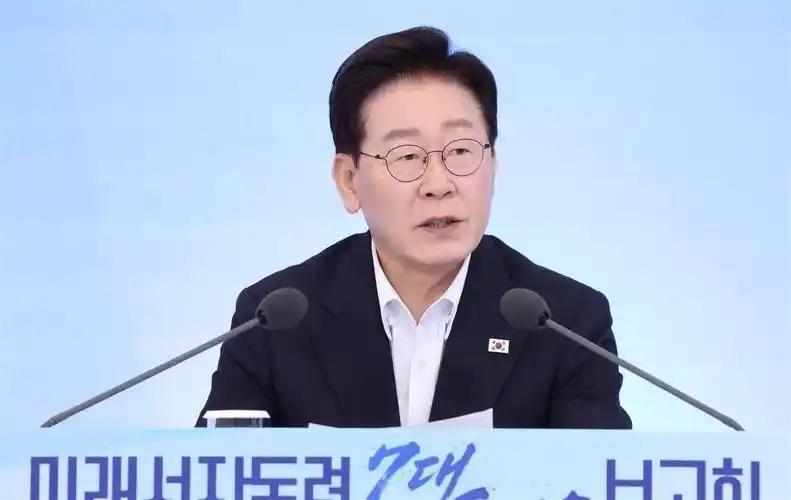 [微风]罕见全程韩文公开喊话震慑韩国，伊朗强势阻拦域外兵力入局海峡，深层焦虑远不