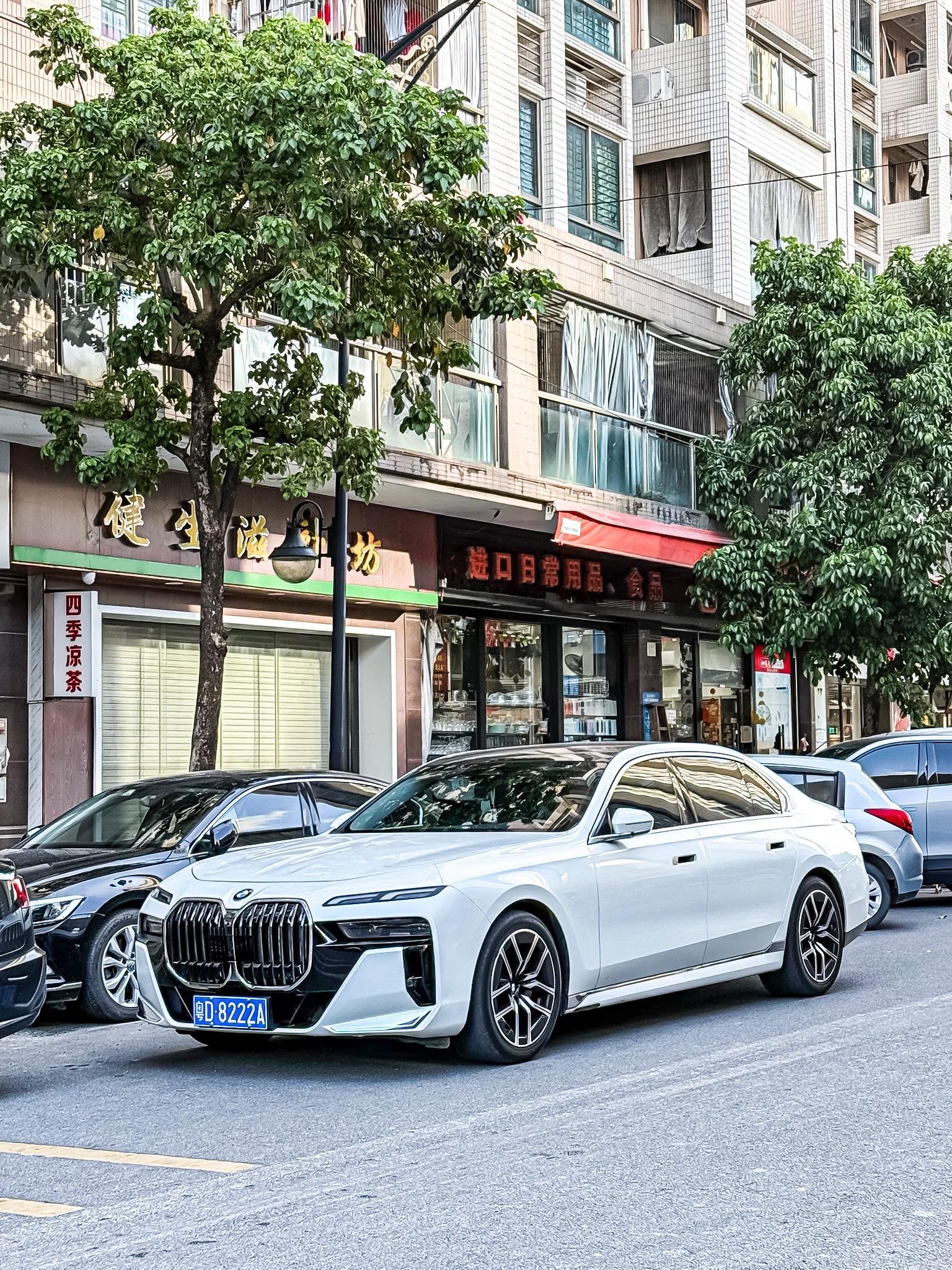 G70宝马7系好像越来越耐看 眯眯眼分体式大灯充满现代科技风格的外观 ...