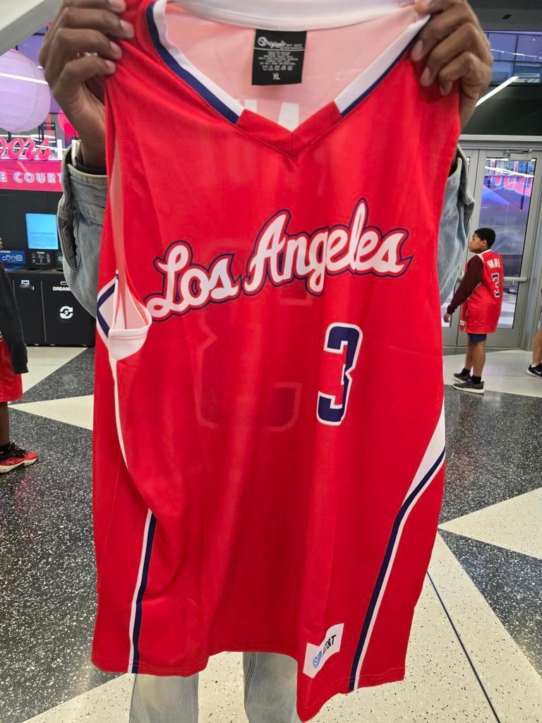 快船今天在主场免费发放克里斯保罗的球衣我的观赛搭子 ​​​