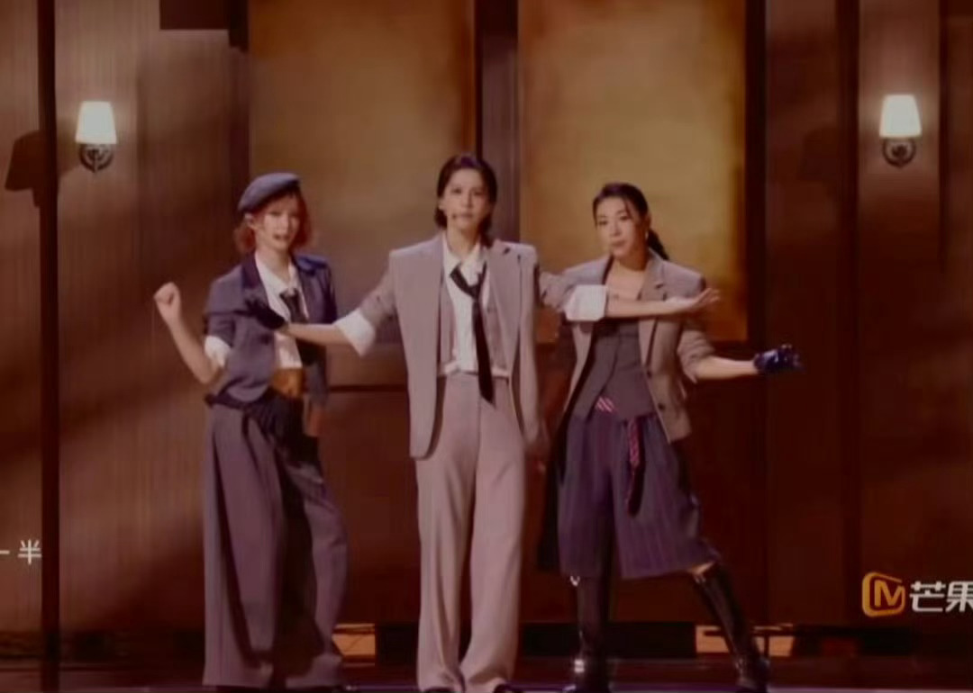 一半一半对耳朵很好一半忧郁一半快乐，旋律缓缓流淌下来，听曾沛慈、淡淡、黄灿灿轻声