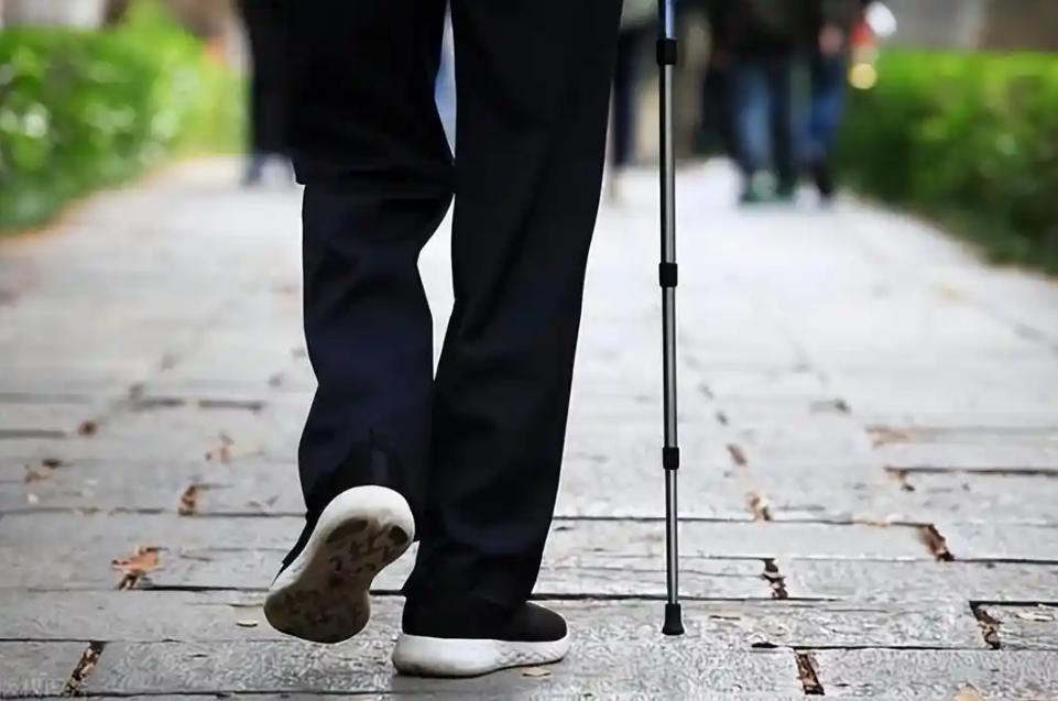 上了年纪不能散步？医生多次提醒：55岁以后，牢记散步“4不要”

年纪到了55岁